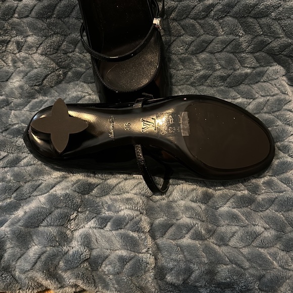 Never worn Louis Vuitton patent leather - Picture 2 of 2